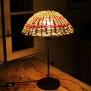 Lampe sur pied couleur chocolat abat-jour champignon en rotin